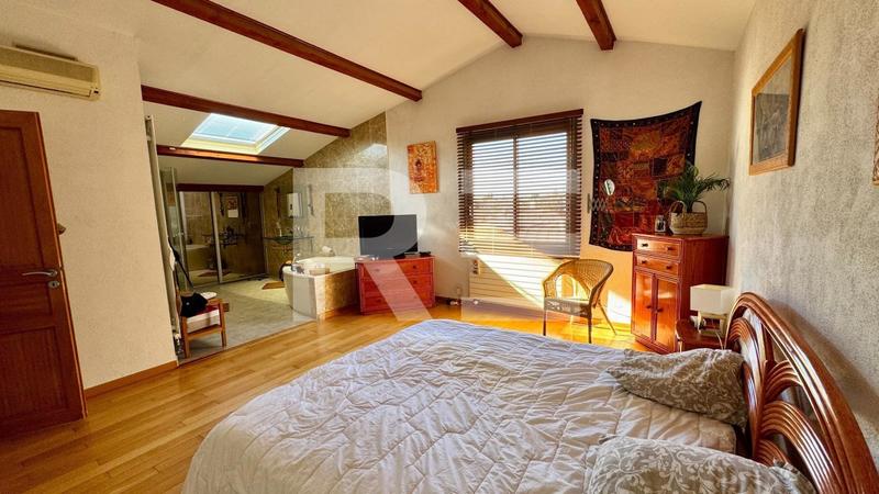 Maison - 217 m² - 7 pièces