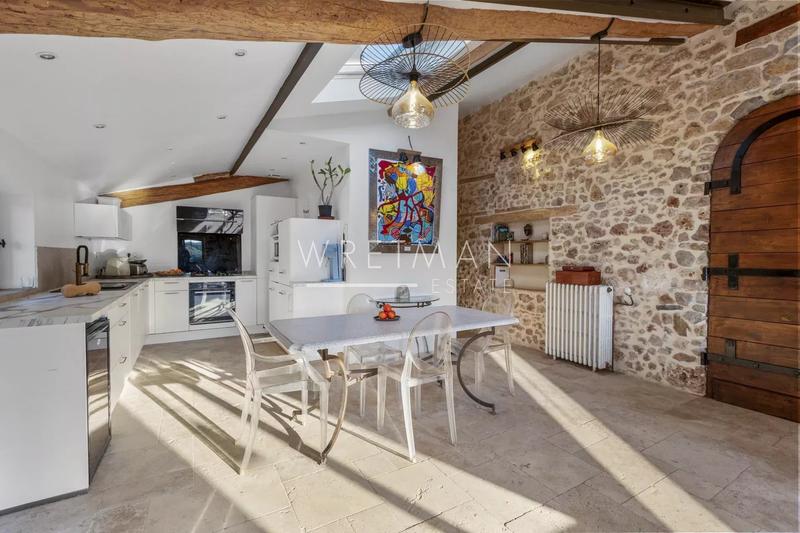 Propriété - 300 m² - 9 pièces