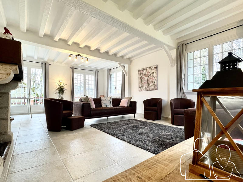 Maison ancienne - 335 m² - 10 pièces