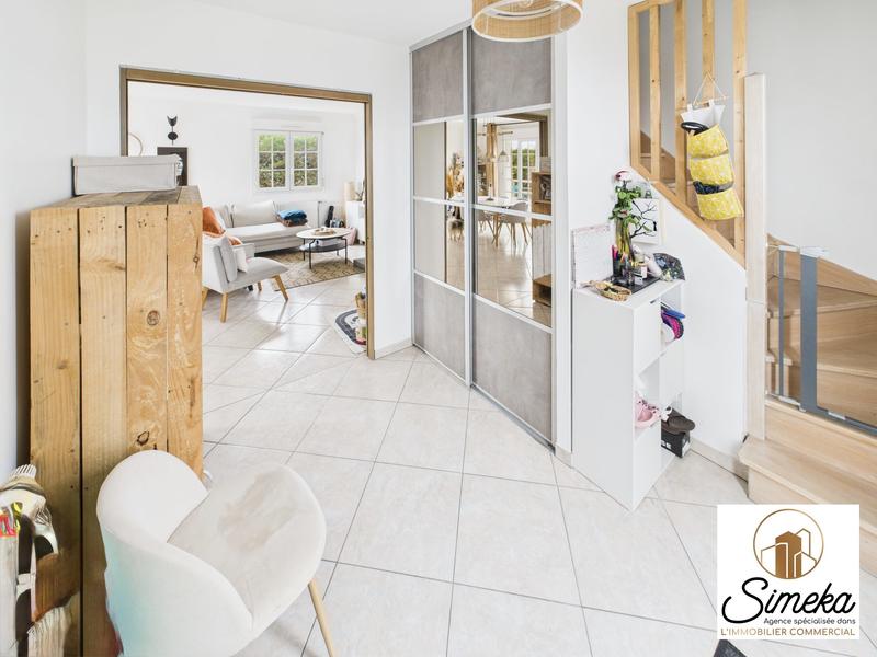 Maison contemporaine - 194 m² - 9 pièces