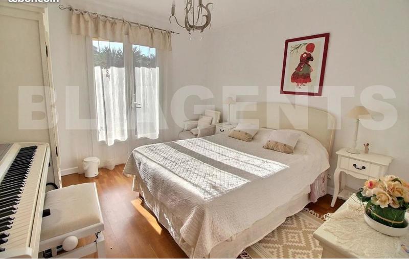 Maison traditionnelle - 193 m² - 7 pièces