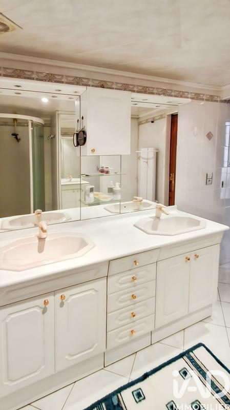 Maison - 183 m² - 7 pièces