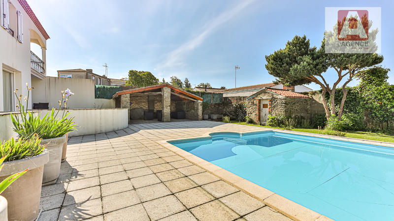 Maison - 180 m² - 7 pièces