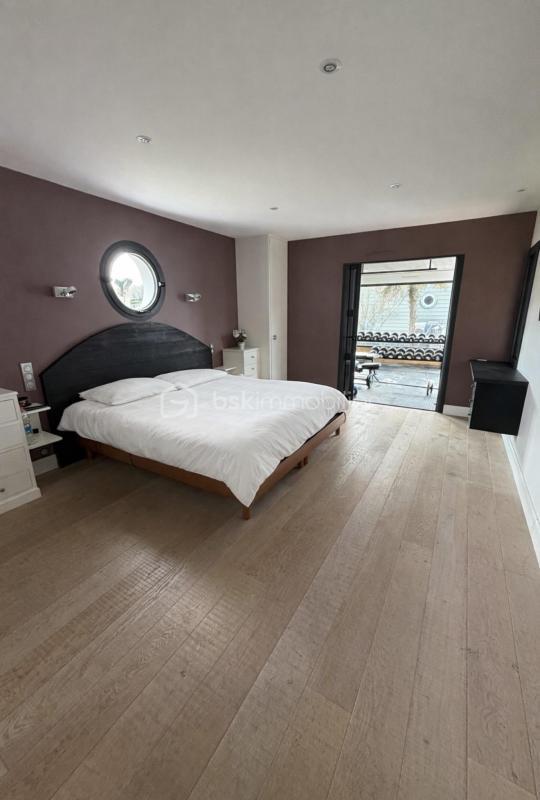 Maison - 270 m² - 10 pièces