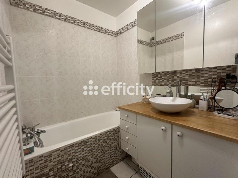 Appartement - 99 m² - 4 pièces