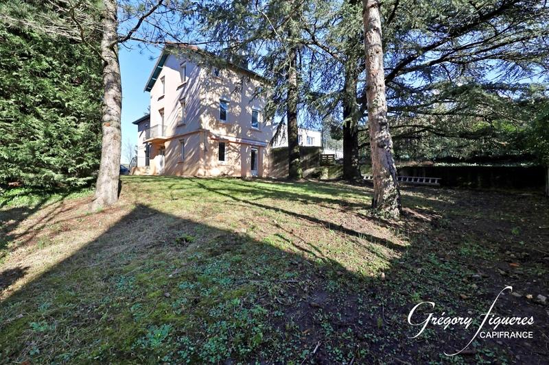 Maison - 200 m² - 8 pièces