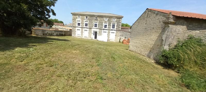 Maison - 235 m² - 9 pièces