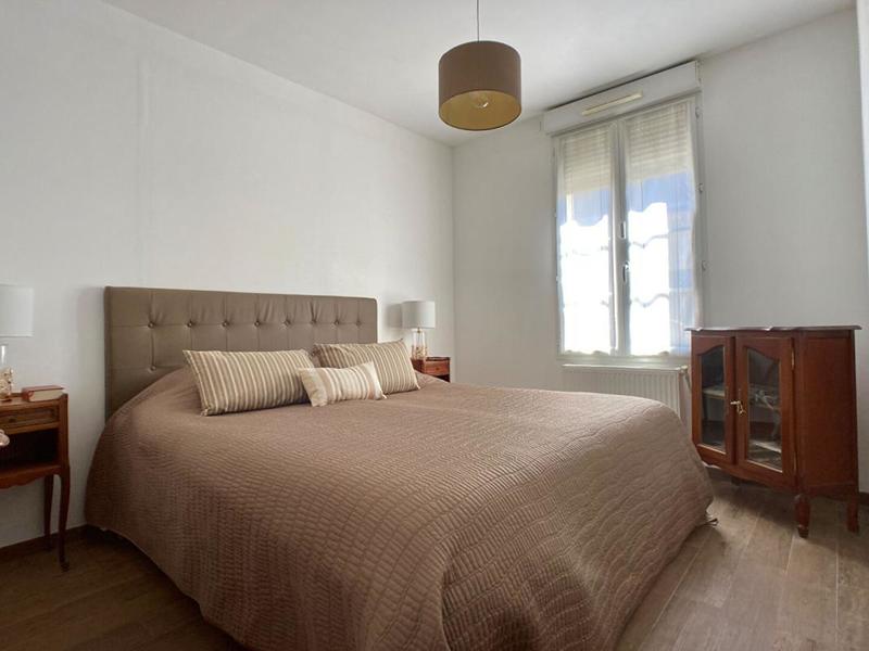 Maison - 240 m² - 10 pièces