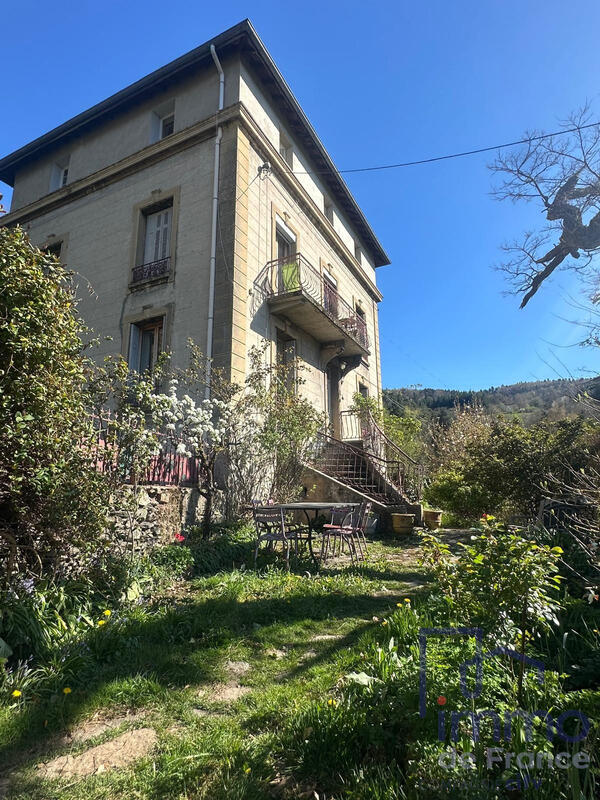 Maison - 298 m² - 6 pièces