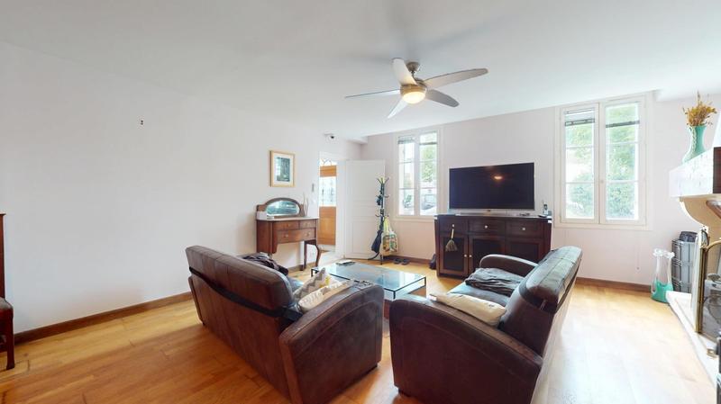 Maison - 307 m² - 8 pièces