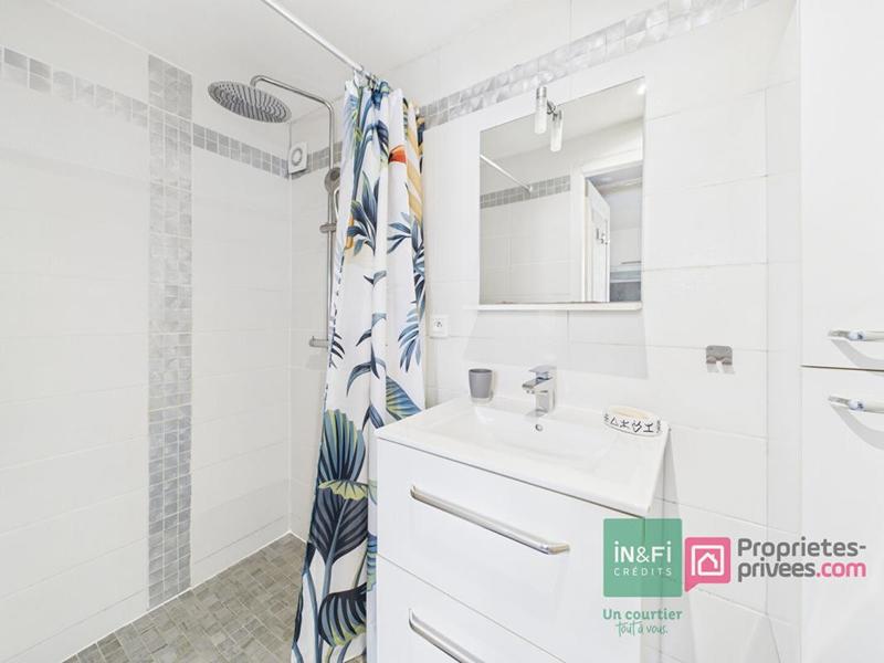 Maison - 220 m² - 8 pièces