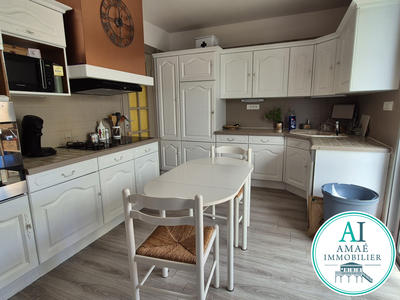 Maison - 241 m² - 11 pièces