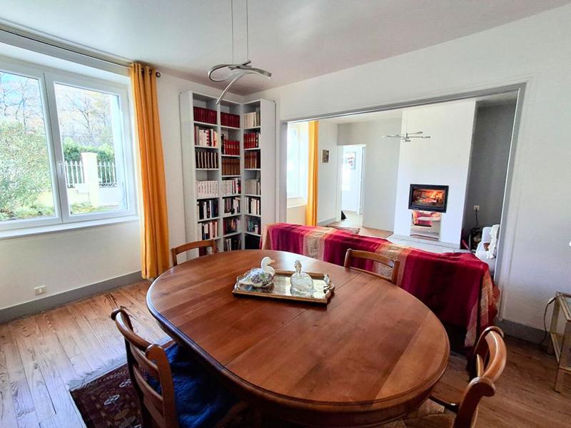 Maison - 225 m² - 7 pièces