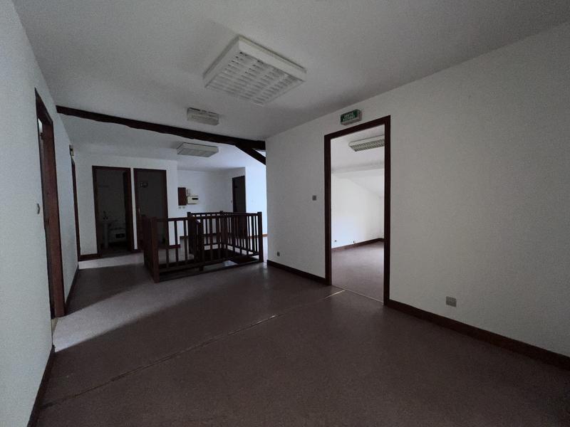 Bureau - 105 m² - 6 pièces