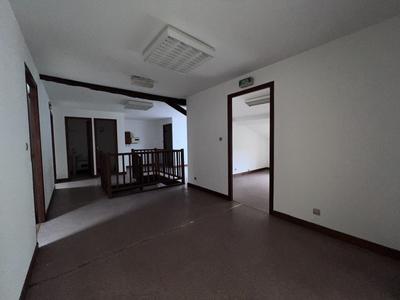 Bureau - 105 m² - 6 pièces