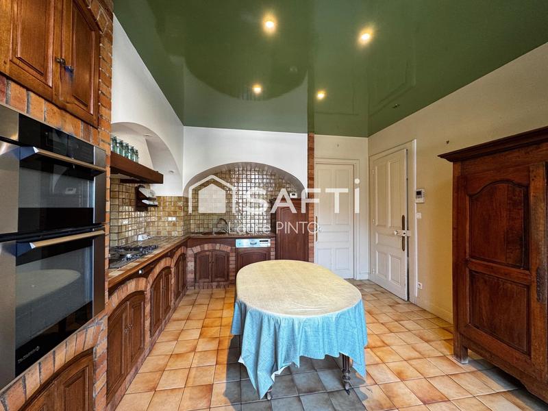 Maison - 219 m² - 7 pièces