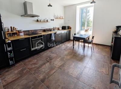 Propriété - 210 m² - 5 pièces