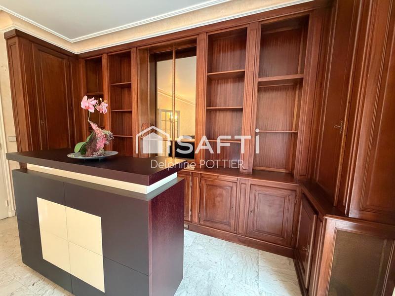 Maison - 232 m² - 8 pièces