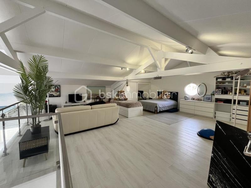 Maison - 202 m² - 5 pièces