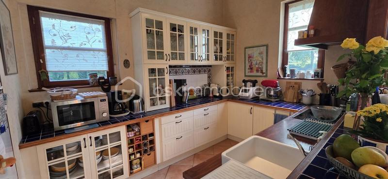 Maison - 353 m² - 12 pièces