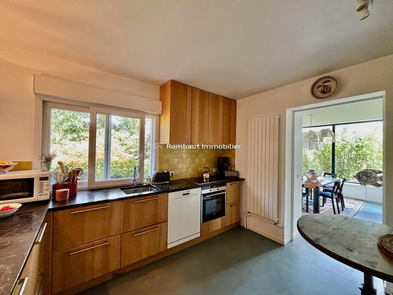 Maison - 210 m² - 9 pièces