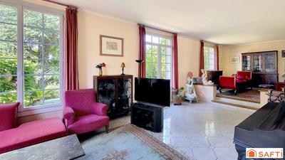 Maison - 181 m² - 9 pièces
