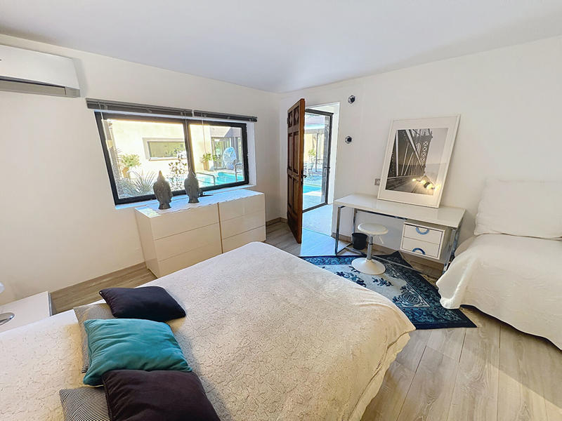 Maison - 275 m² - 8 pièces