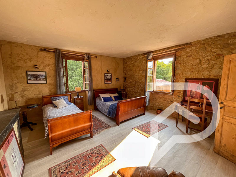 Maison - 228 m² - 7 pièces