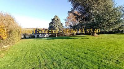 Terrain constructible - 1 525 m²