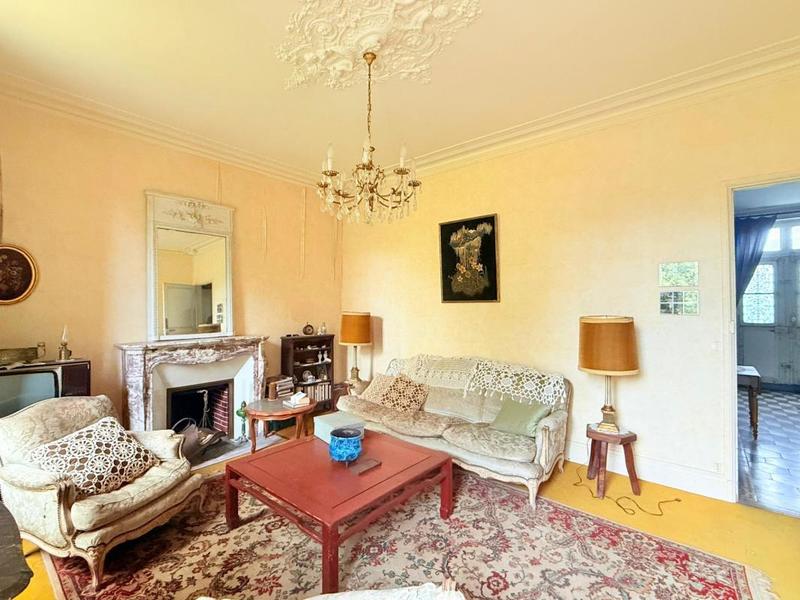 Maison - 205 m² - 8 pièces