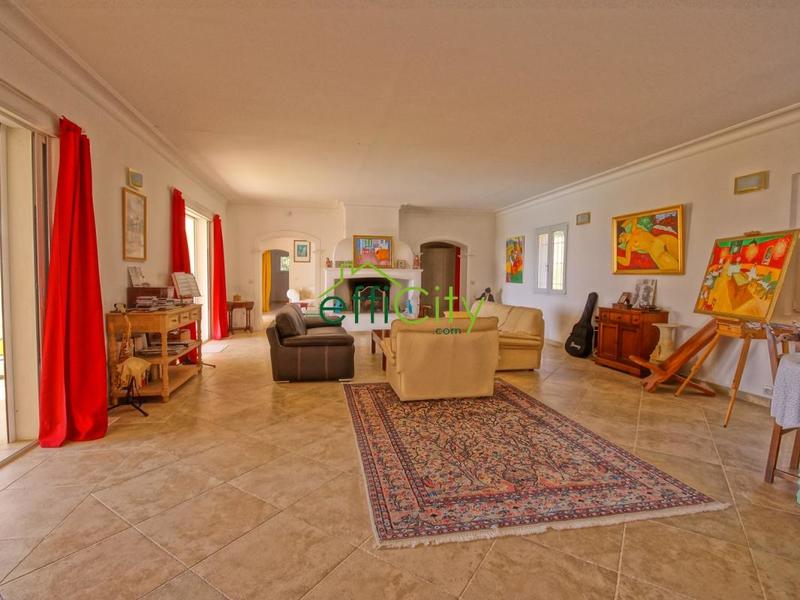 Maison - 260 m² - 7 pièces