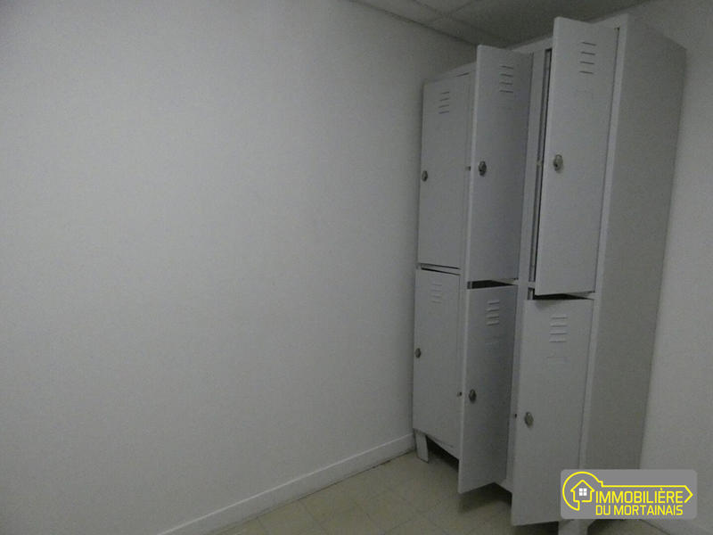 Local commercial - 143 m² - 1 pièce