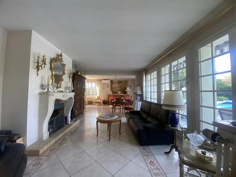 Maison - 237 m² - 5 pièces