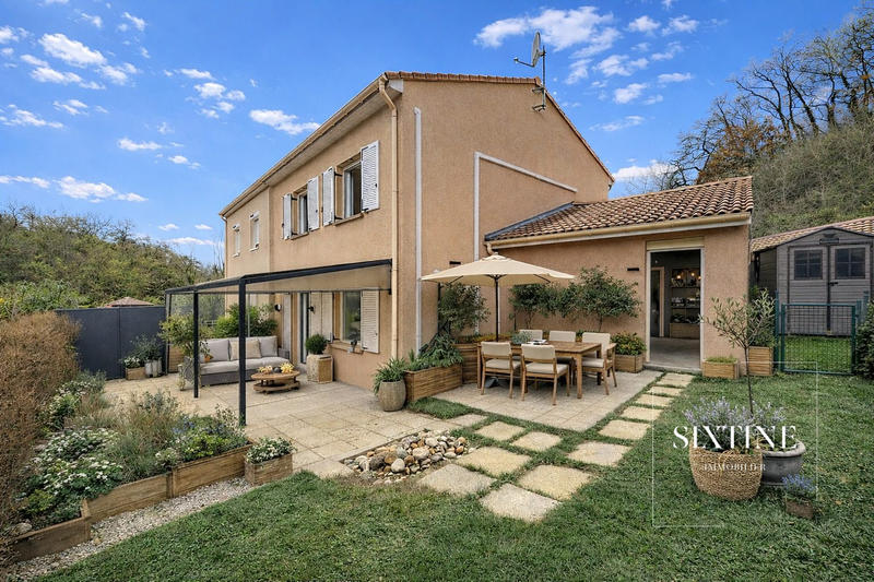 Maison traditionnelle - 82 m² - 4 pièces