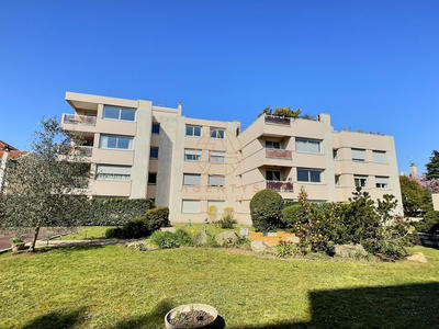 Appartement - 100 m² - 5 pièces