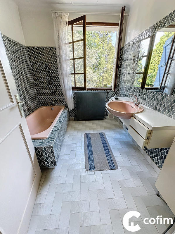 Maison - 260 m² - 7 pièces