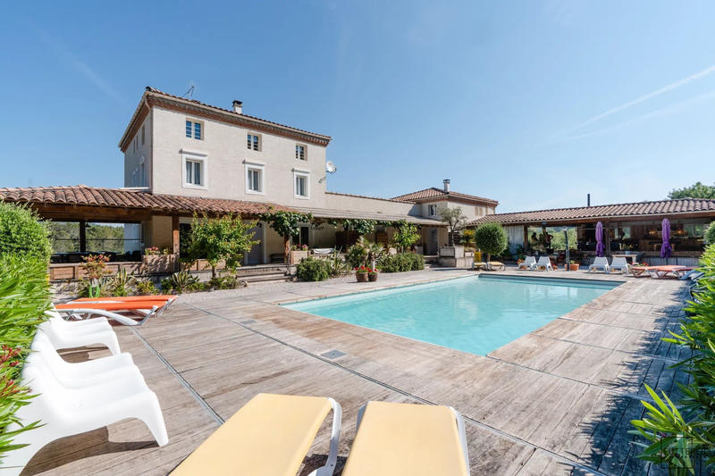 Maison - 355 m² - 12 pièces