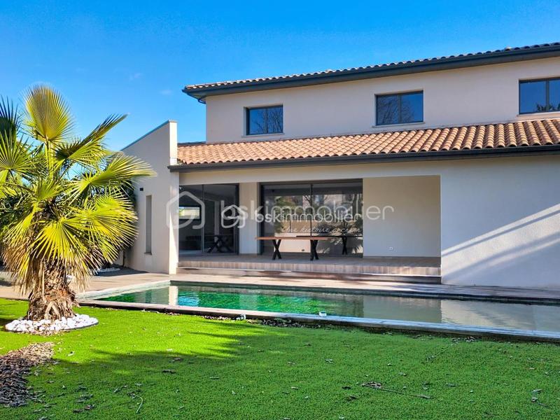 Maison - 220 m² - 7 pièces