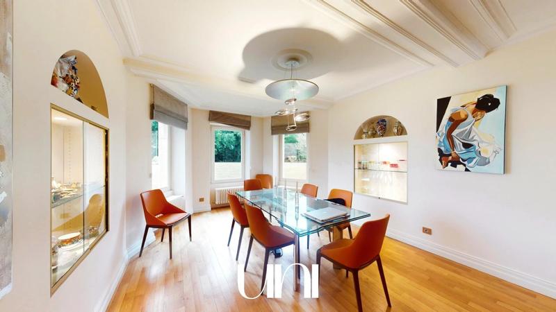 Château - 400 m² - 5 pièces