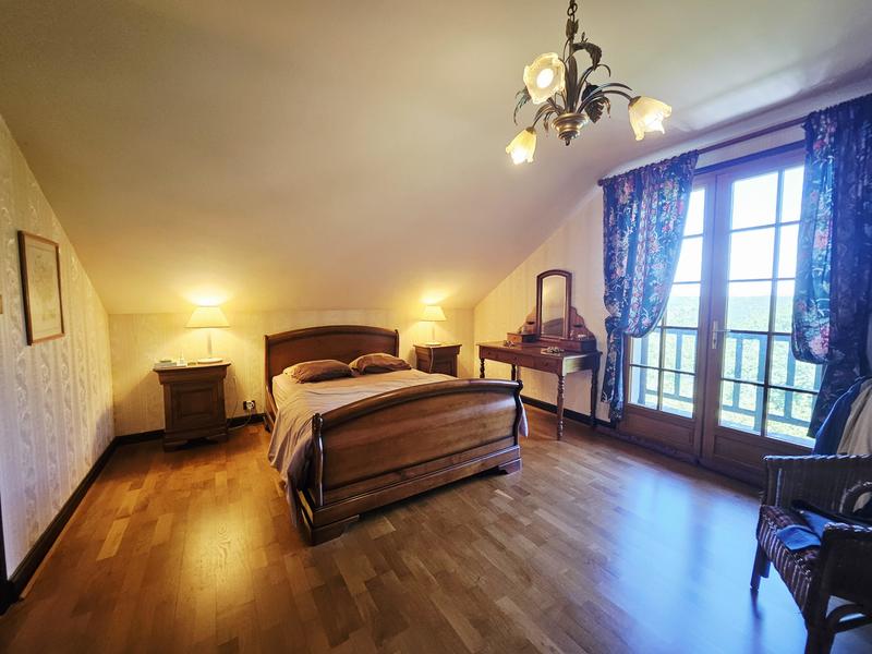 Maison - 9 597 m² - 5 pièces