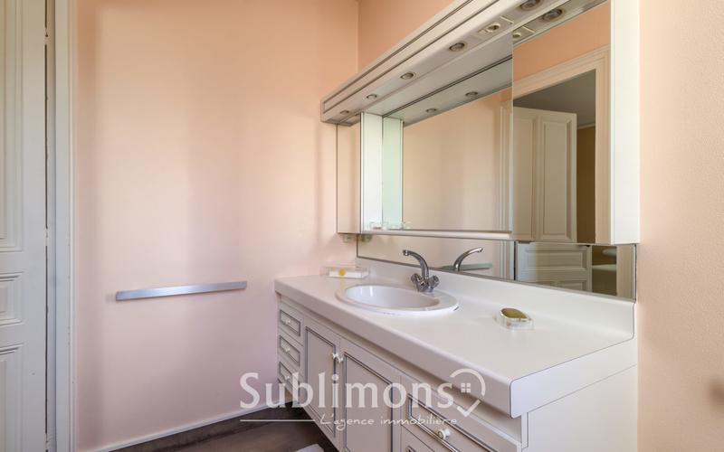 Maison - 274 m² - 8 pièces