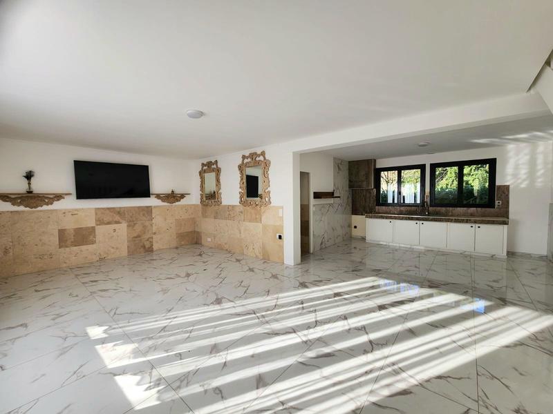 Maison traditionnelle - 194 m² - 9 pièces