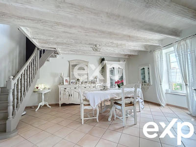 Maison - 235 m² - 8 pièces