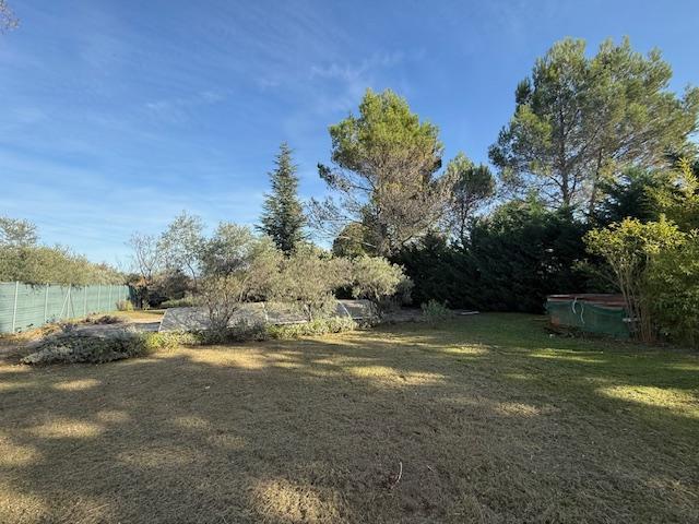 Terrain constructible - 1 088 m²