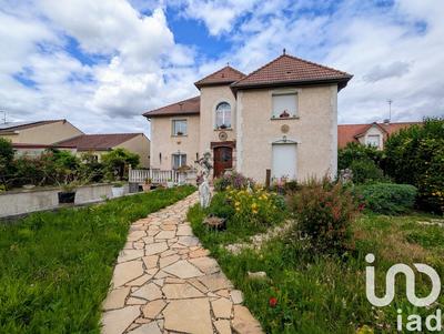 Maison - 302 m² - 9 pièces