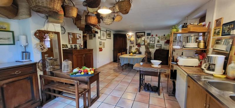 Maison - 300 m² - 12 pièces