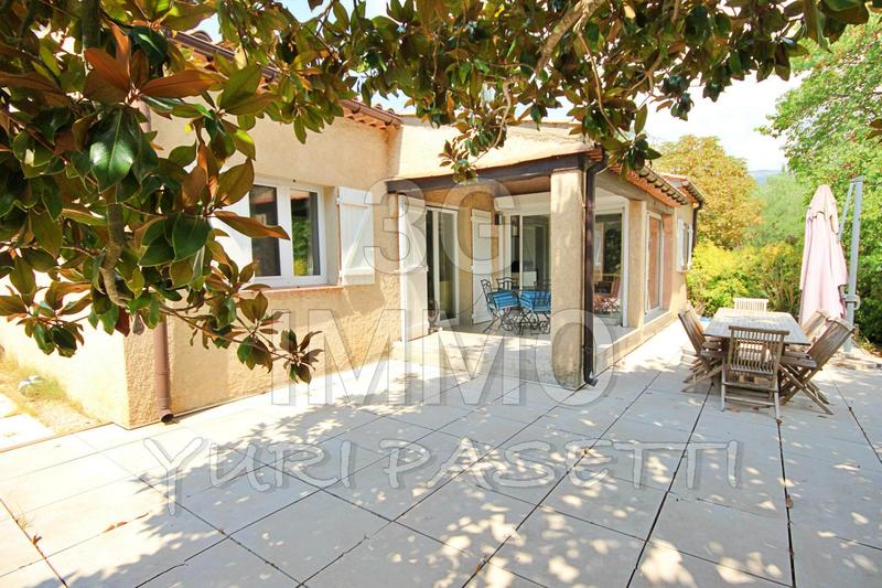 Villa - 1 365 m² - 5 pièces