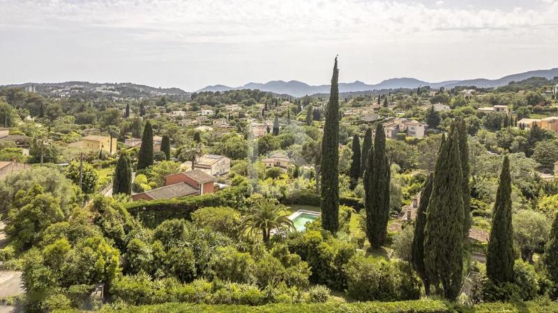 Maison - 202 m² - 5 pièces