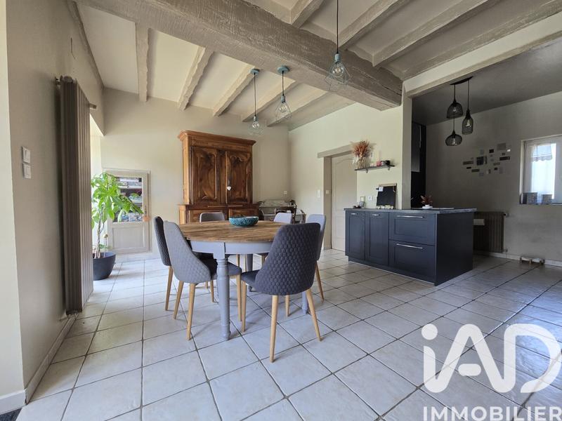 Maison - 208 m² - 9 pièces