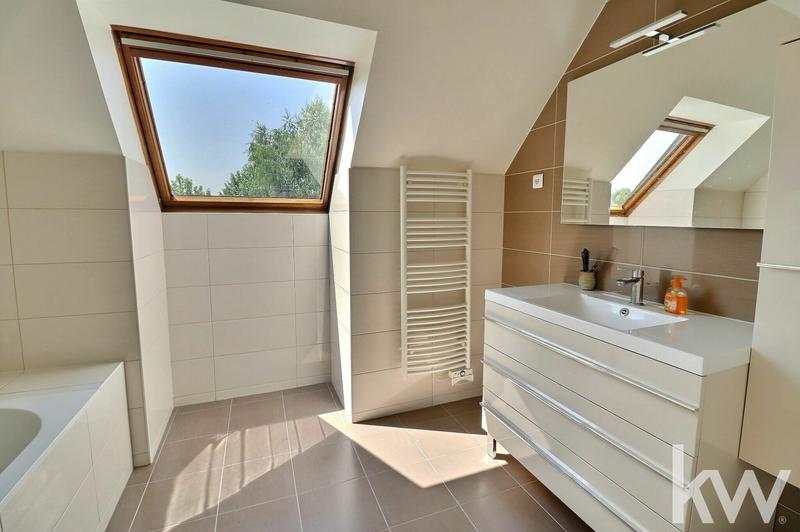 Maison - 240 m² - 9 pièces